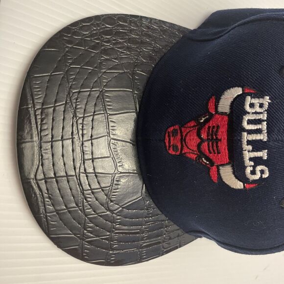 Chicago Bulls SnapBack Hat. - Picture 8 of 10